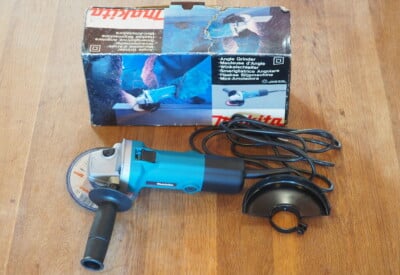 Location Meuleuse disqueuse électrique Makita à Mûres